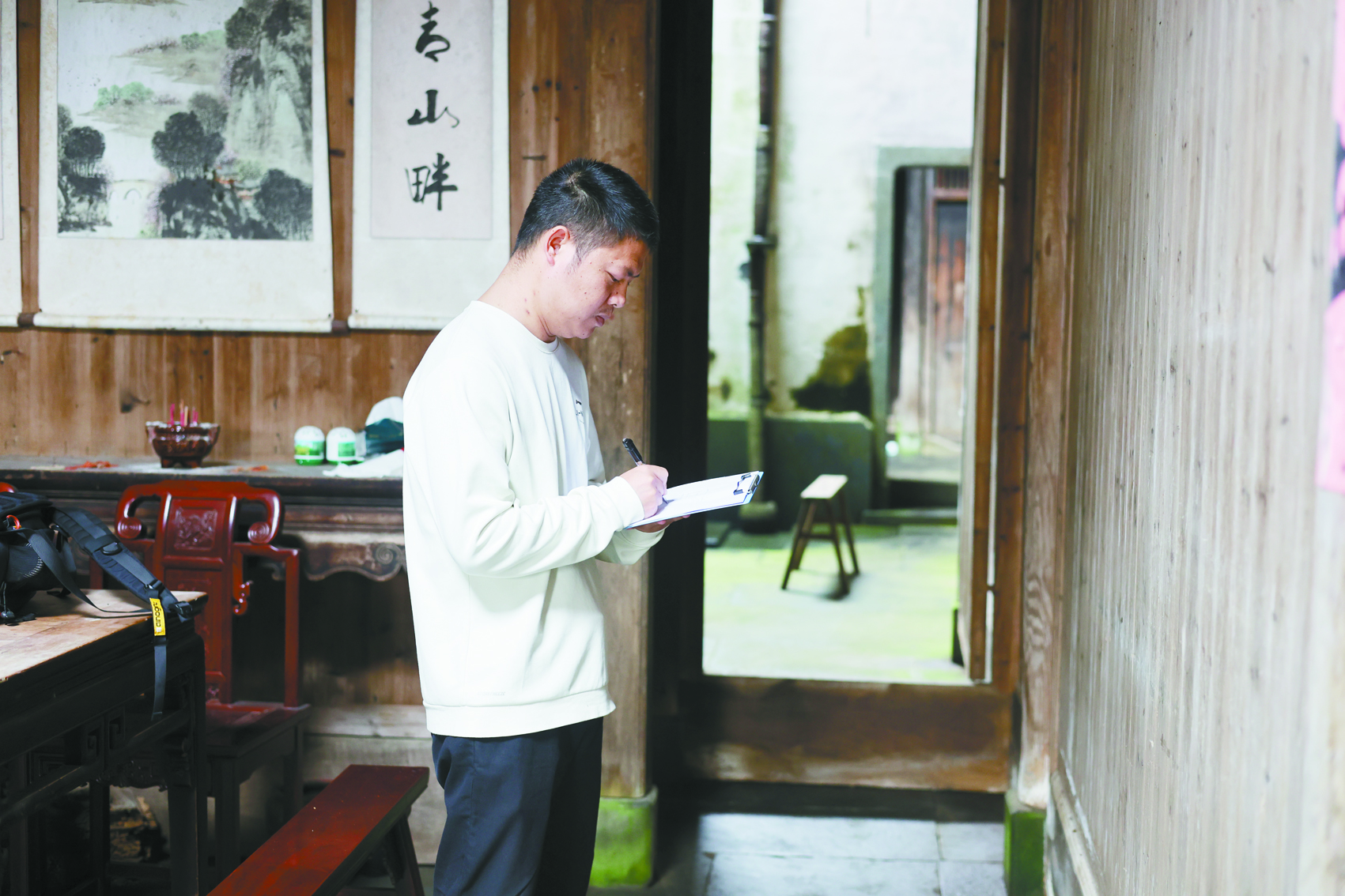 江西婺源：呵护“徽文化大观园”